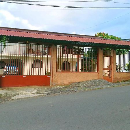 Alinas House La Fortuna Exterior foto